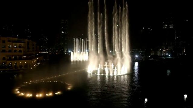 Фонтан Дубай - Bassbor Al Fourgakom - Hussain Al Jassmi -  ночью еще красивей!