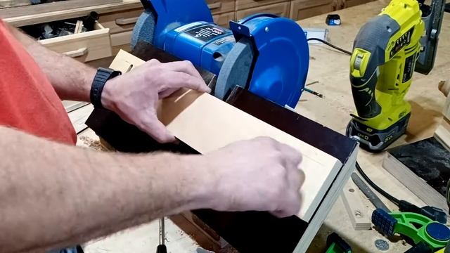 Универсальный самодельный заточной станок для заточки режущего инструмента и ножей фуганка. смотреть онлайн