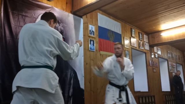 Круговые техники в каратэ. Денис Клюев смотреть онлайн