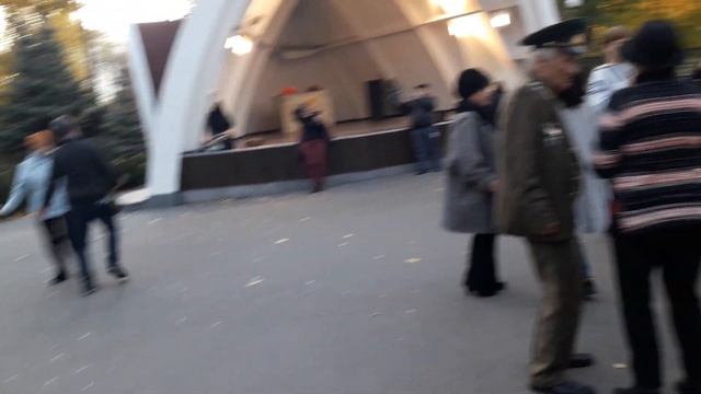 Ай лав ю - три волшебных слова!!! ??Танцы в парке Горького!!!??Харьков 2021 смотреть онлайн