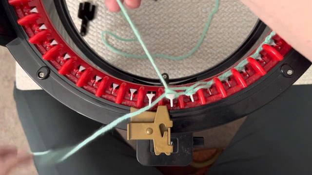 How To Do A Knitted Long Tail Cast On - MINOR CORRECTION BELOW ⬇️ ~ Addi, Sentro, Circular Knitting смотреть онлайн