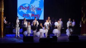 Ансамбль СВЕТЛЯЧОК. Белые шарики