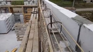 СТРОЮ ДОМ ИЗ ГАЗОБЛОКА СТРОЙКА Вязка арматуры на армопояс дома из газобетона