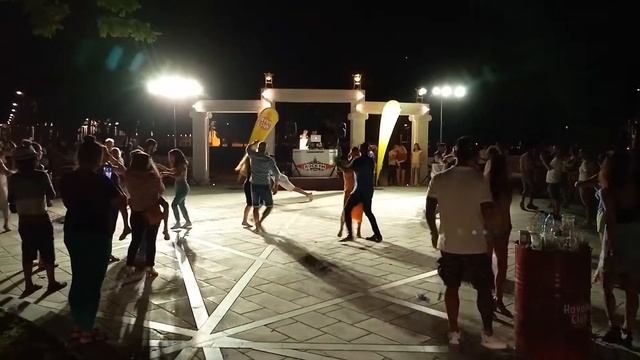 Ночной Пафос. Вечеринка на улице... смотреть онлайн