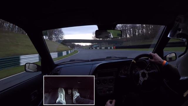 FWD Oversteer! - Clio RS 197 & 306 GTi6 at Cadwell Park смотреть онлайн
