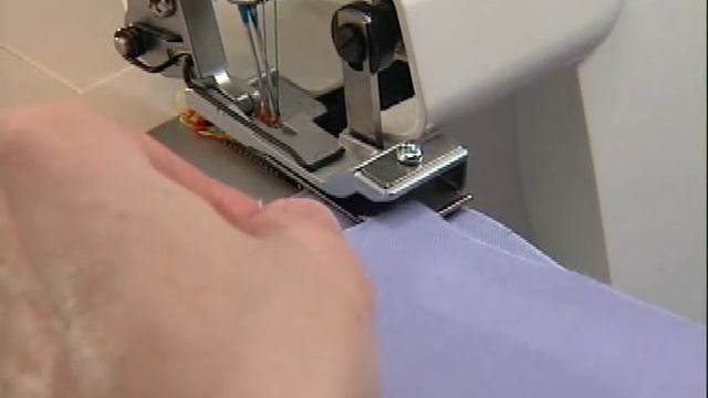 12. Nähfüsschen als Zubehör - Kräusel-Fuss - SINGER 14 SH 654 Overlock смотреть онлайн
