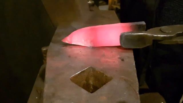 Кованый кухонный нож №75 из к110. Ковка Ч.1 / Forged kitchen knife from k110 bohler Part.1 смотреть онлайн