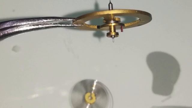 Часы. Замена оси баланса. смотреть онлайн