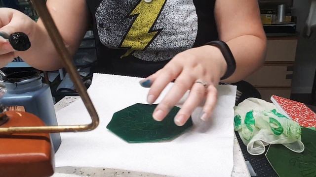 Leather basics: Applying Fiebings Edge Kote смотреть онлайн