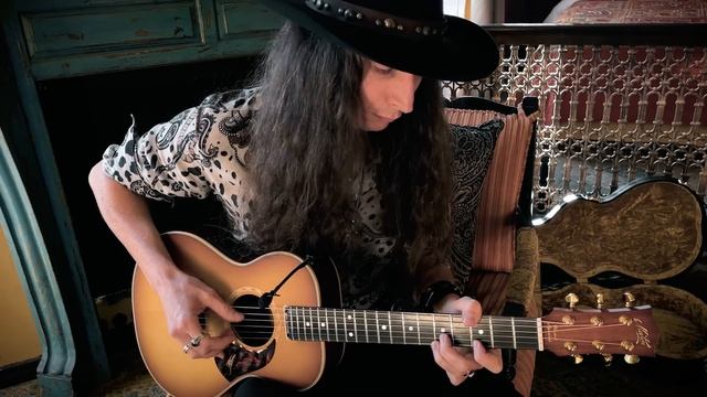 This guitar was born to play the Blues! • "Case of Gone" Justin Johnson смотреть онлайн