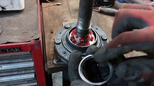 ЗАМЕНА ПОДШИПНИКА ПОЛУОСИ на #NISSAN #TERRANO H233 мост барабанные тормоза #WD21 #VG30