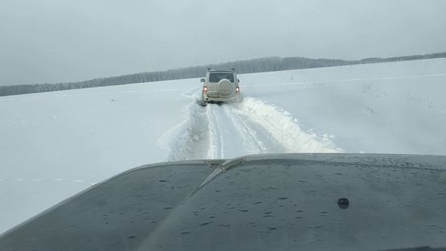 Снег и стоковая зимняя резина. смотреть онлайн