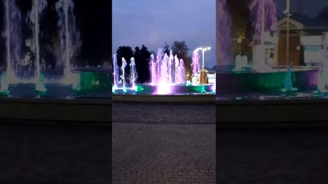 Вечерняя АНАПА - фонтан в центре города