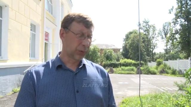 В школе № 21 обрушилась часть стены здания смотреть онлайн