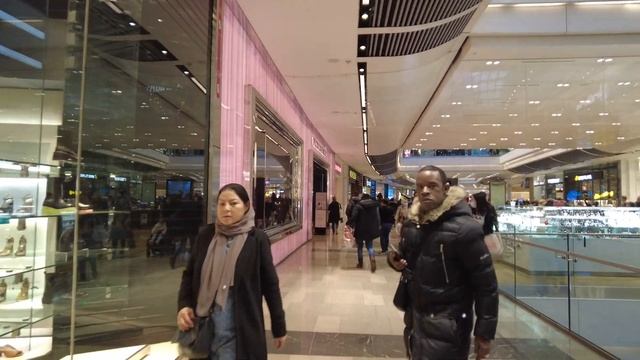 Westfield Stratford VERY BUSY Weekend | Largest Mall in East of London | Shopping 2022 смотреть онлайн