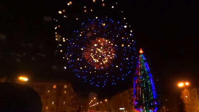 Новогодний салют на Яграх в городе Северодвинске смотреть онлайн
