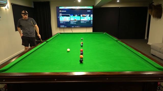 Pool On Snooker Table! смотреть онлайн