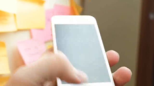 ОФИГЕННЫЙ iPhone 5S в 2019 ! смотреть онлайн