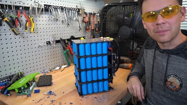 $950 "Battle Born" Battery Tear Down смотреть онлайн