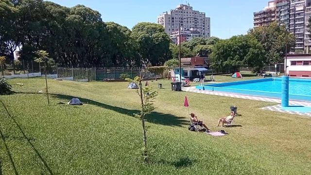 бассейн под открытым небом смотреть онлайн