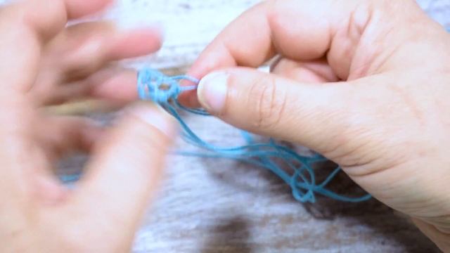 Mico macramé-gabuchón ? Cómo engarzar una piedra para colgar. Fácil смотреть онлайн