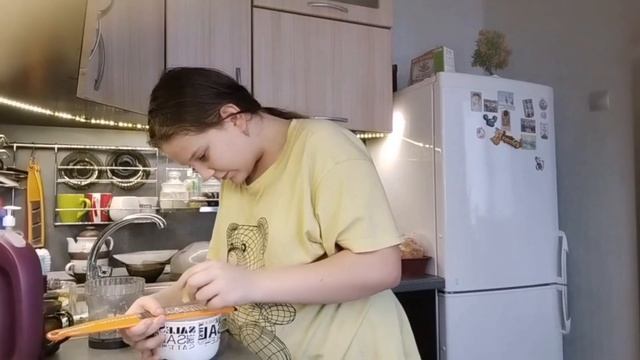 Готовлю десерты на новый год *пытаюсь* смотреть онлайн