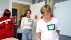 ИГРА В КАЛЬМАРА в Реальной ШКОЛЕ !!! Игра в РЕАЛЬНОЙ ЖИЗНИ