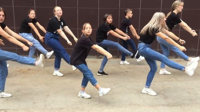 FENDI - ТАНЕЦ смотреть онлайн