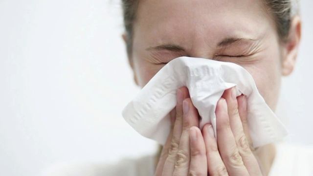 ПОЧЕМУ ЛЮДИ ЧИХАЮТ? WHY DO PEOPLE SNEEZE? смотреть онлайн