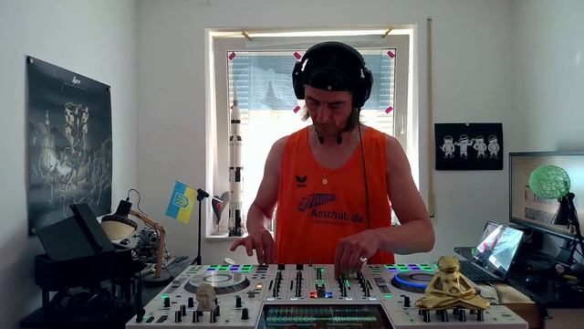 Groovy Tech House Classification Mix from 124 BPM to 126BPM смотреть онлайн