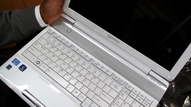 Unboxing Qosmio F750 Deluxe HD Notebook Intel i7 8GB Ram 1TB Hard Drive Blu-Ray смотреть онлайн