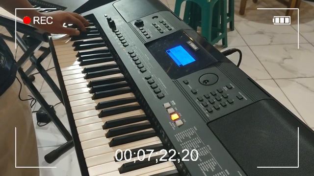 YAMAHA PSR E 453 VS YAMAHA PSR E 433 смотреть онлайн