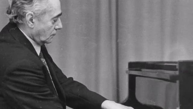 Anatoly Vedernikov plays Scriabin Piano Sonata 10 (live) смотреть онлайн