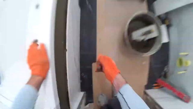 Монтаж лючка скрытого монтажа под ванной для замена сифона с плитки(установка ревизионного люка) смотреть онлайн