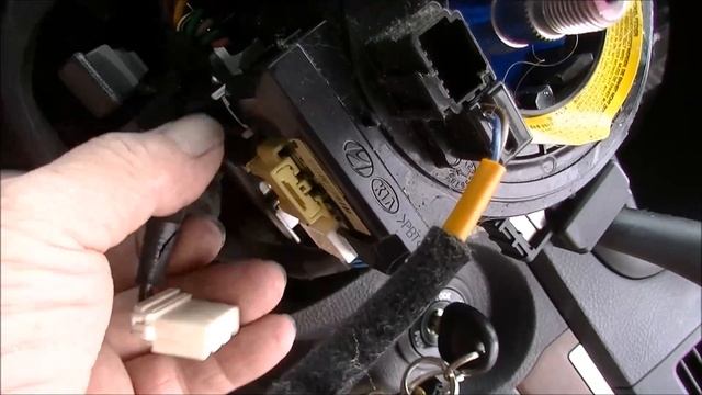 Hyundai Sante-Fe Clockspring replacement. смотреть онлайн