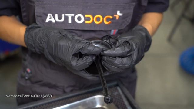 How to change oil filter and engine oil on MERCEDES W168 [TUTORIAL AUTODOC] смотреть онлайн