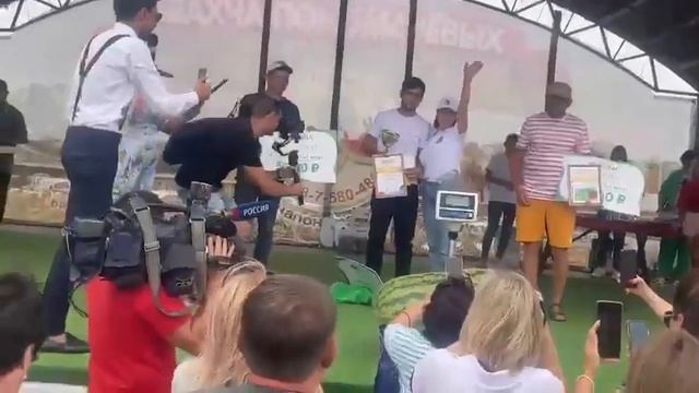 Выращенный в Астрахани арбуз признан самым большим в России смотреть онлайн