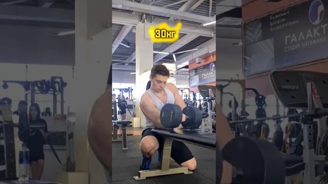 ШКОЛЬНИК ПОДНЯЛ БОЛЬШЕ КАЧКОВ - вызов на бицепс? смотреть онлайн