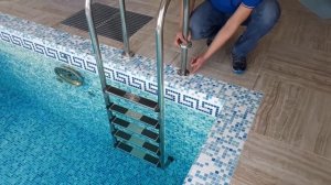 Лестница для бассейна из нержавейки. Модель лестницы для бетонного бассейна скиммерного типа