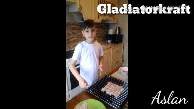 Делаем ролл с беконом смотреть онлайн