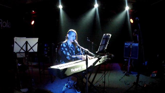 Лусинэ Геворкян - Ищу тебя (к/ф "31 Июня") 22.12.2012 DaDa СПБ смотреть онлайн