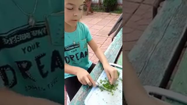 Клинарное шоу Ксюша готовит Зеленый Суп смотреть онлайн