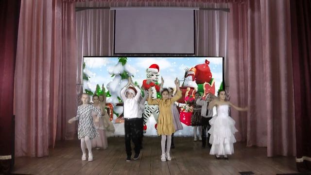 танец С Новым годом! смотреть онлайн