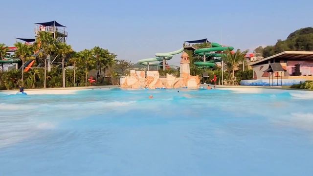 Тайланд, Ramayana Water Park под открытым небом, бассейн с ИСКУССТВЕННОЙ волной. 23.12.22 смотреть онлайн
