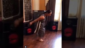 Цыганка танцует дома ???