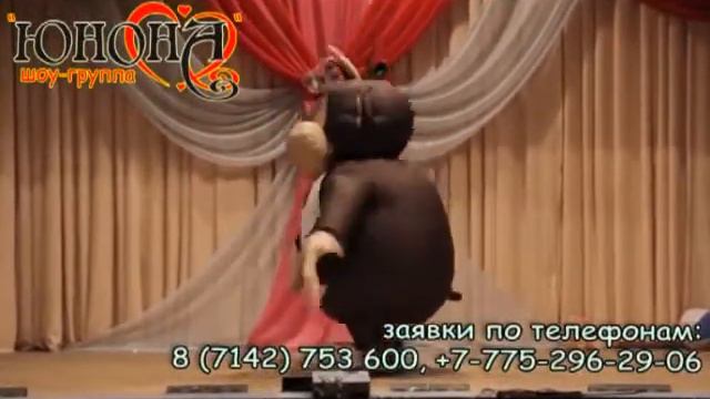 Гигантская обезьяна танцует брейк смотреть онлайн