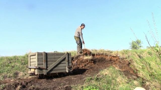 Построил плотину с помощью самодельной железной дороги смотреть онлайн