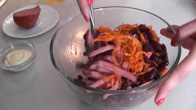 Быстрый салат с фасолью и колбасой. 5 минут и готово / Salad with beans and sausage. Eng sub смотреть онлайн