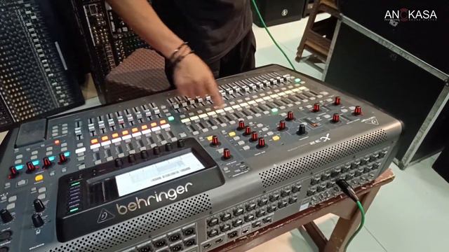 Mixer Digital Behringer X32 смотреть онлайн