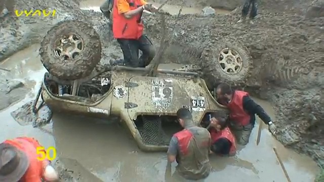 Чуть не утонул в грязи смотреть онлайн